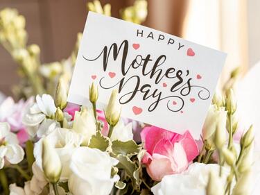 mothers day sign with flowers